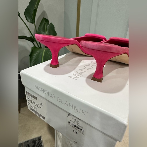 Manolo Blahnik Maysale Pumps - Picture 5 of 10